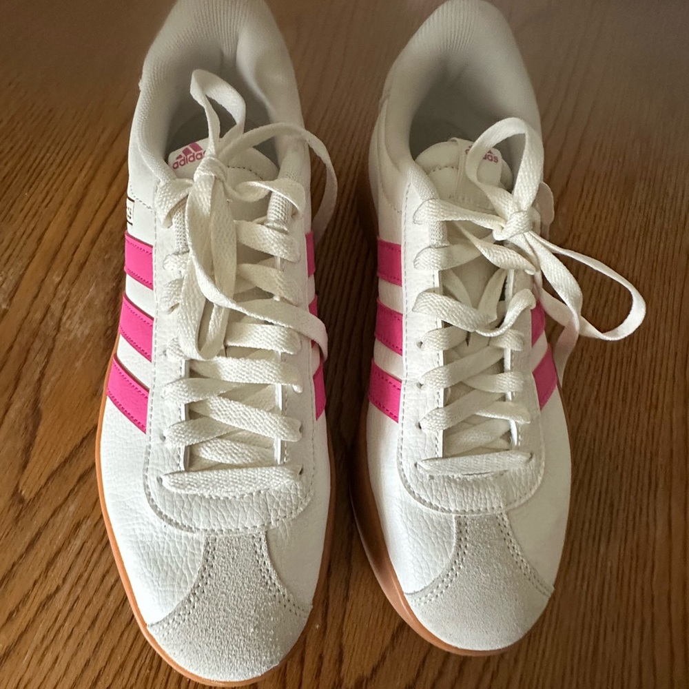 Womens Adidas Court VL 3.0 pink & white, size 8 1/2
